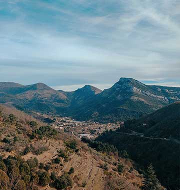 Vue panoramique de Sumène ou est situé l’auberge du Cap, restaurant dans le Gard