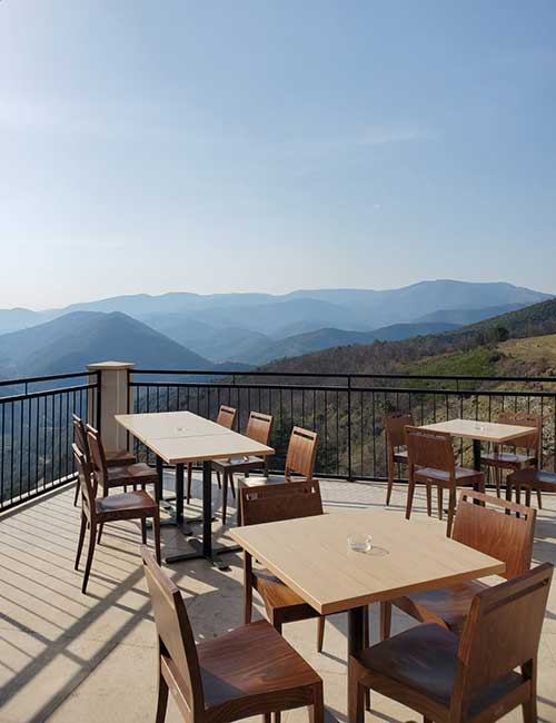 Restaurant dans le Gard avec vue panoramique sur les Cévennes