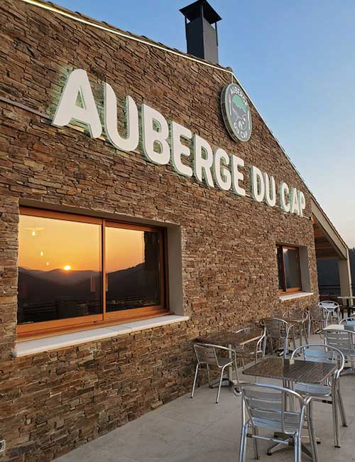La terrasse de l’Auberge du Cap, restaurant panoramique à Sumène